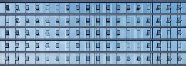 Janelas de escritório facede. Vidro azul e estrutura de aço, textura de fundo. vista frontal - Foto, Imagem
