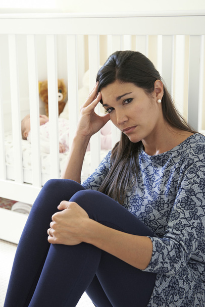 Frustrated Mother Suffering From Post Natal Depression - Foto, Imagen