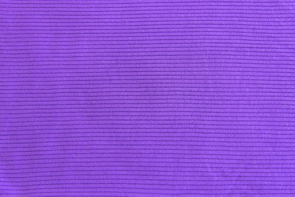 Muy peri muestran textura de tela de algodón acanalado. De cerca. Ropa y textiles de algodón. Tejidos orgánicos naturales textura púrpura, color violeta.  - Foto, Imagen