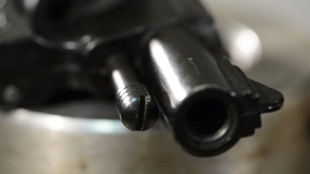 Detalhe da pistola
 - Filmagem, Vídeo