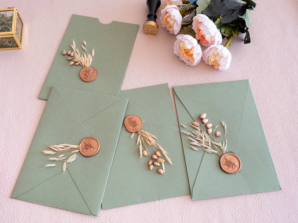 Elegante vegetación en la plantilla de tarjeta de invitación de boda. vista superior - Foto, Imagen