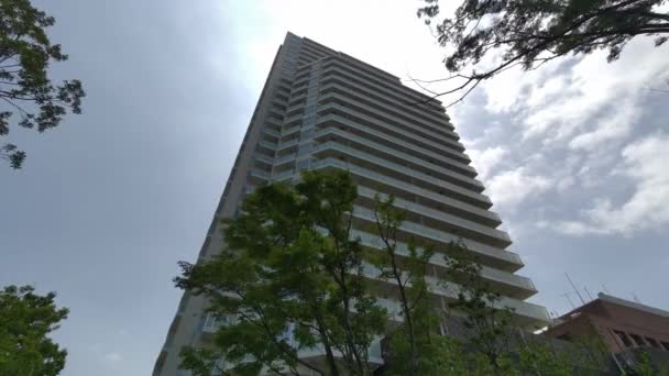 Tokyo High rise Apartament Tower Mansion Niebo i chmury - Materiał filmowy, wideo