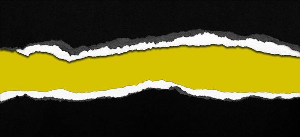 黄色の背景に黒の紙をリッピング,コピーのためのスペース - 写真・画像