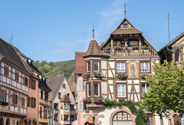 Colorful half-timbered houses in Kaysersberg, Alsace, France - Foto, afbeelding