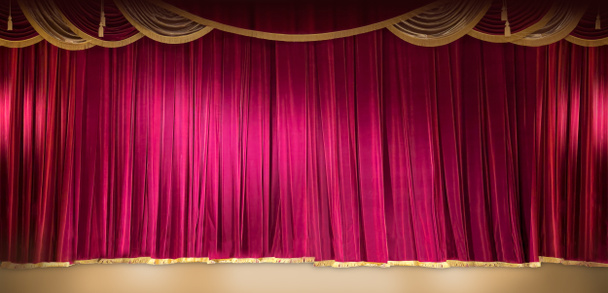 Roter Theatervorhang mit goldenen Quasten - Foto, Bild