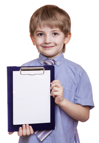mały chłopiec w krawat i koszula, Wyświetlono pustej kartce papieru. - Zdjęcie, obraz