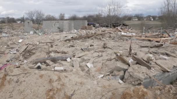 Ruinas de una casa privada después de una bomba rusa - Metraje, vídeo