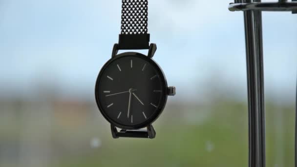Elegant wrist watch. Close-up on a blurred background. - Séquence, vidéo
