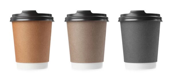 Set with paper coffee cups with lids on white background. Banner design - Foto, Imagen