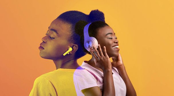 Šťastná krásná africká americká milennial dáma v příležitostném poslechu hudby s bezdrátovými sluchátky a sluchátky, dvojitá expozice na žlutém pozadí, kopírovací prostor. Millennials životní styl koncept - Fotografie, Obrázek