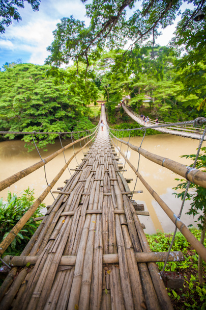 Saranoitu silta Lobocjoen yli Boholissa, Filippiineillä
 - Valokuva, kuva