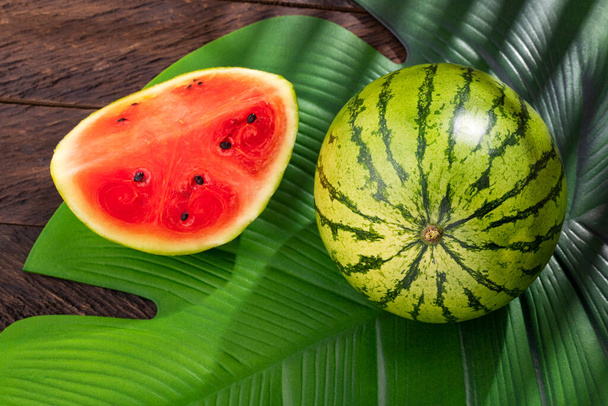 Citrullus lanatus - Organic sweet tropical watermelon - Foto, afbeelding
