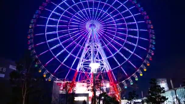 Чортове колесо в Луна-парк в нічний час. Kkou-ку Odaiba Токіо Японія-12.18.2018: це з чортове колесо на ніч. 4K час перерви. Оператор: Canon EOS 5D mark4 - Кадри, відео