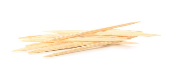 Bambus-Zahnstocher auf weißem Hintergrund - Foto, Bild