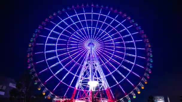 Ferrisův volant v noci v zábavním parku. Kutou-ku Odaiba Tokio Japan-12.18.2018: v noci je to kolem Karis. 4k čas propadá. fotoaparát: Canon EOS 5D mark4 - Záběry, video