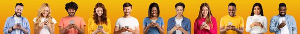 Adicción a las redes sociales. Diversas personas multiculturales que utilizan teléfonos inteligentes sobre fondo amarillo, Hombres y mujeres multiétnicos felices navegando aplicaciones móviles en teléfonos celulares, Collage creativo, Panorama - Foto, Imagen