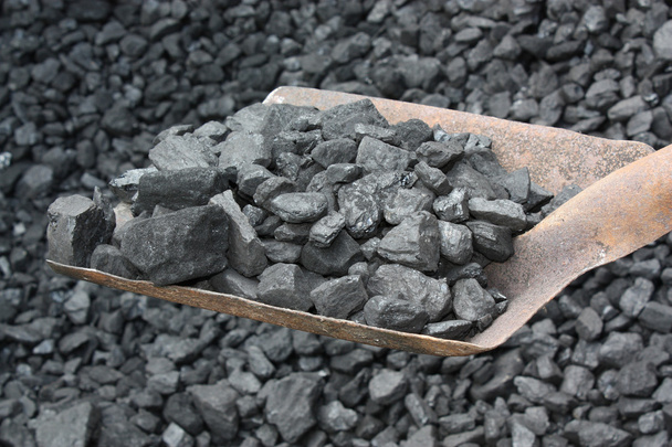 Łopatę pełne węgla - Zdjęcie, obraz