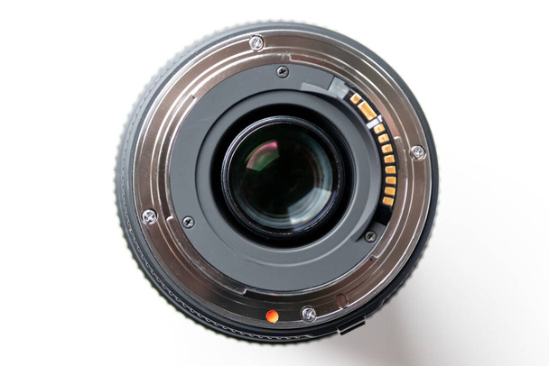 Face arrière d'un objectif de caméra dslr pour la photographie professionnelle avec détails de montage de l'appareil photo en vue macro avec de beaux détails de lentille pour une précision optique en photographie de portrait - Photo, image