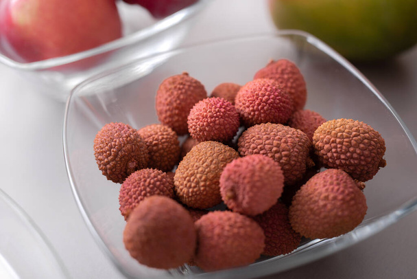 Fresh lychees in a glass bowl on kitchen counter, healthy food for diet. - Fotoğraf, Görsel