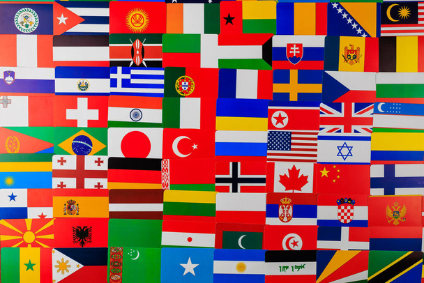 Banderas de diferentes países. Fondo o telón de fondo. El concepto de amistad de los pueblos del mundo. - Foto, Imagen