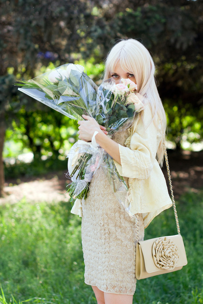 Girl with bouquet - 写真・画像