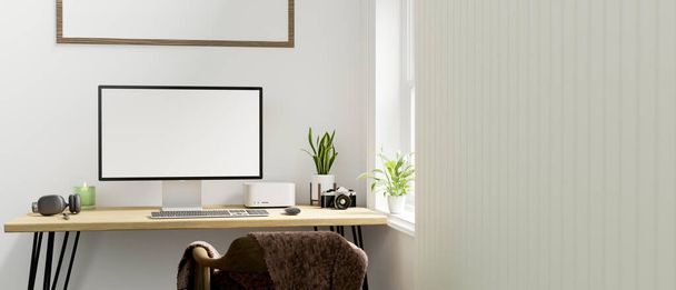 Cómodo hogar luminoso lugar de trabajo con maqueta de pantalla en blanco ordenador, teclado, auriculares, cámara y decoración en la mesa de madera, sillones de madera. representación 3d, ilustración 3d - Foto, imagen