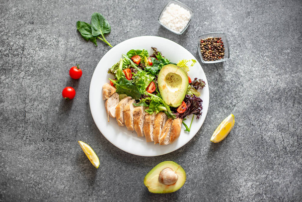 Grilled chicken breast with fresh salad - Photo, Image