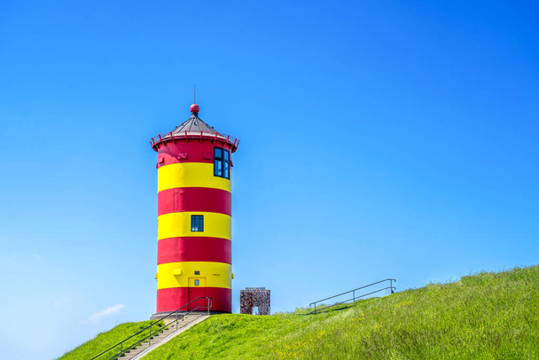 Pilsum Lighthouse in Greetsiel, Krummhoern, Severní moře, Německo  - Fotografie, Obrázek