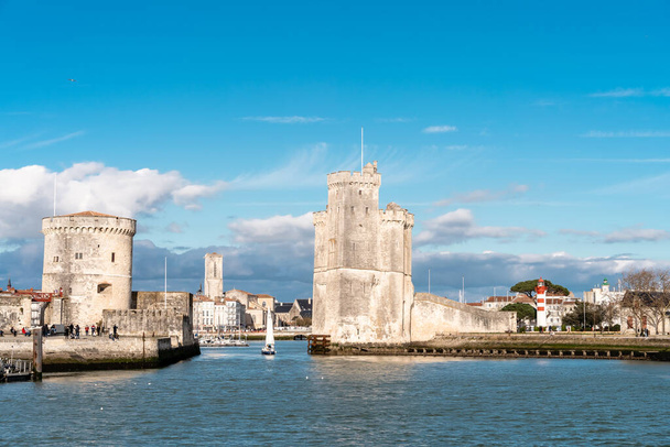 Porto vecchio di La Rochelle, Nouvelle Aquitaine, Francia. giornata di sole
 - Foto, immagini