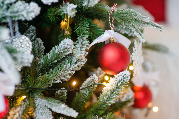 Christmas ornaments on the Christmas tree - Valokuva, kuva