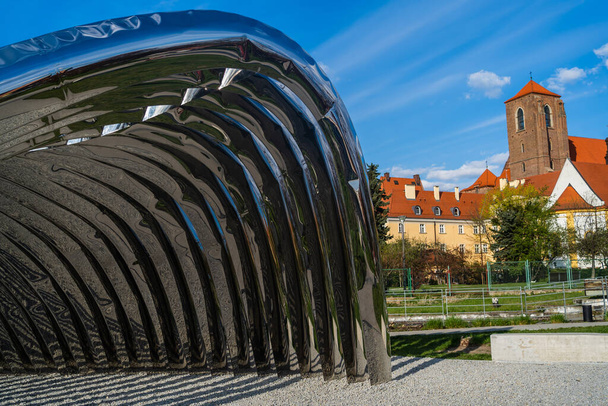 WROCLAW, POLAND - APRIL 18, 2022: Futuristic Nawa arch on street - Foto, Imagem