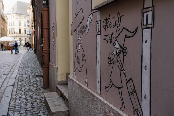 WROCLAW, POLAND - APRIL 18, 2022: Graffiti on facade of building on urban street  - Foto, afbeelding