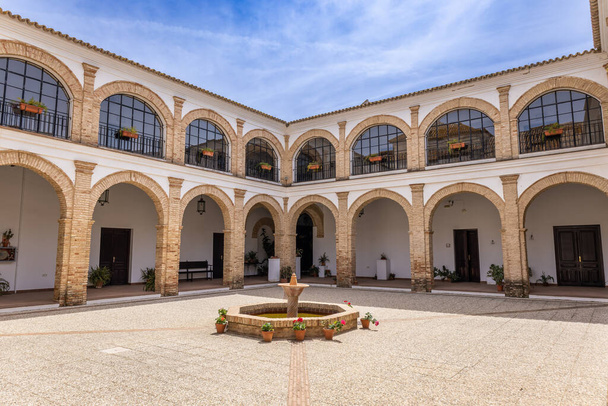 El Convento del Carmen 'in girişi, eski Consolacion manastırı, 16. yüzyılın ilk çeyreğinde Carmelite dininin işgali altındaydı. - Fotoğraf, Görsel