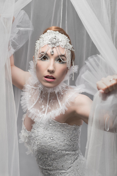 Beautiful woman in white tulle - Foto, afbeelding