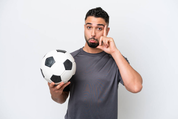 Arab young football player man isolated on white background thinking an idea - Fotoğraf, Görsel
