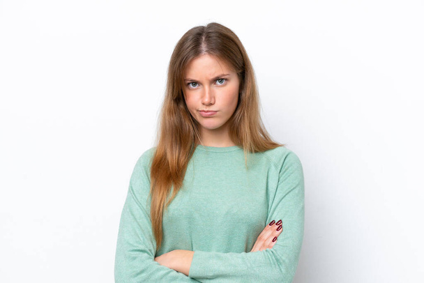 jonge blanke vrouw geïsoleerd op witte achtergrond gevoel boos - Foto, afbeelding