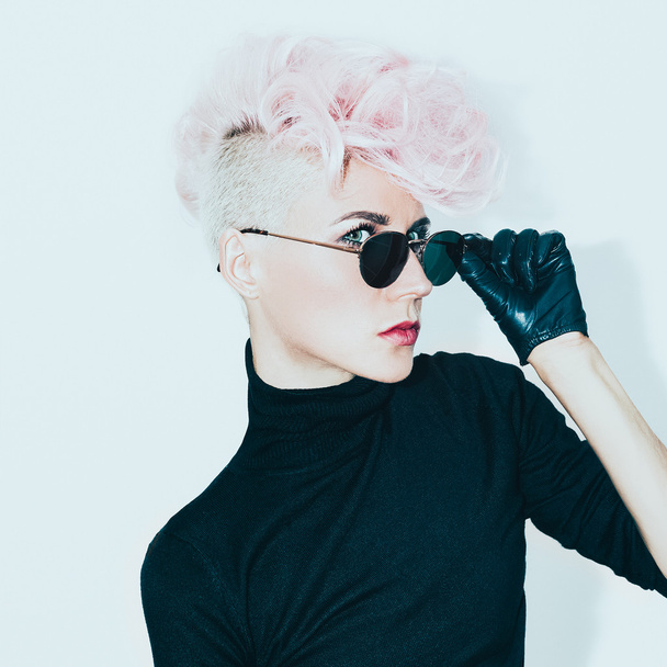 blond model in vintage glasses with stylish haircut. fashion pho - Foto, afbeelding