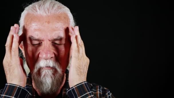 Man die lijdt aan hoofdpijn - Video