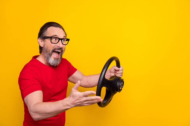 Photo of angry furious guy pensioner dressed red t-shirt glasses auto rider screaming isolated yellow color background. - Foto, afbeelding