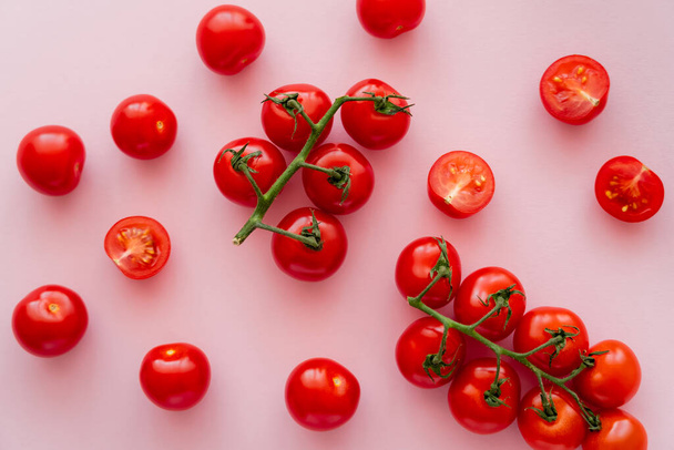 Top view of fresh cherry tomatoes on pink background  - Valokuva, kuva