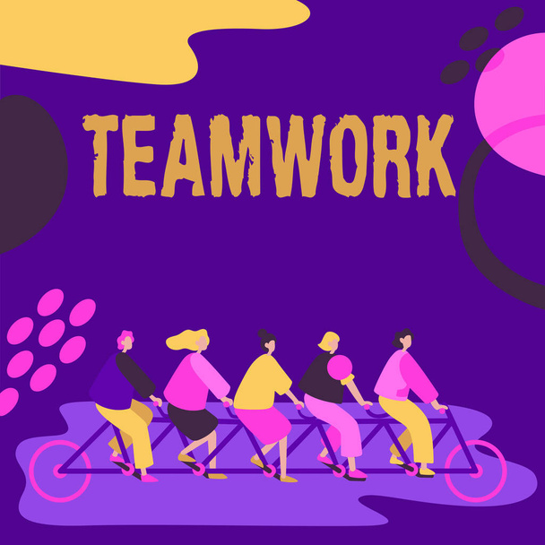 Inspiratie teken Teamwork, Word Written on Group of showing who work together as one and with the same aim Colleagues Riding Bicycle Representing Teamwork Succesvolle probleemoplossing. - Foto, afbeelding