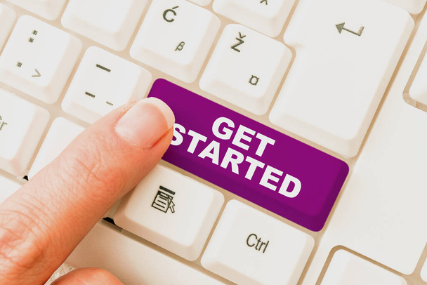 Konzeptionelle Bildunterschrift: Get Started, Business Schaufenster, das jemanden auffordert, seine Aufgabe sofort zu beginnen oder zu bearbeiten -48919 - Foto, Bild