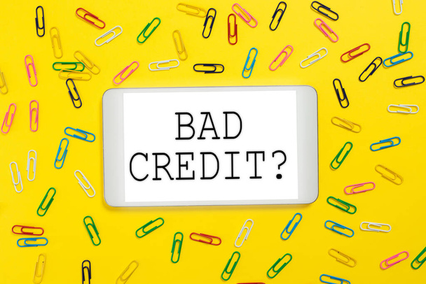 Konzeptionelle Bildunterschrift: Bad Credit Question, Business concept history, wenn es darauf hinweist, dass Kreditnehmer ein hohes Risiko haben -48051 - Foto, Bild