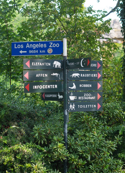letrero en el zoológico
 - Foto, Imagen
