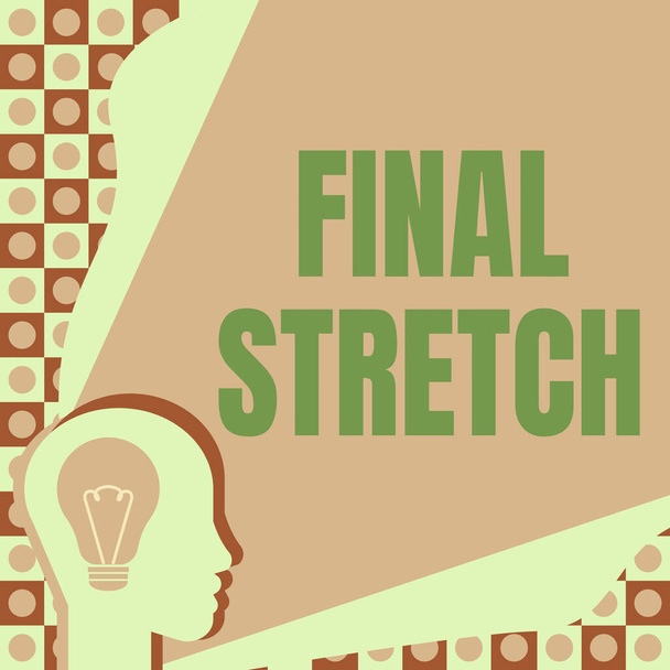 Написание отображения текста Final Stretch, бизнес-концепция Последняя нога Заключение раунда Окончательный этап Конец года с подсветкой лампочки с отображением технологий Идеи. - Фото, изображение