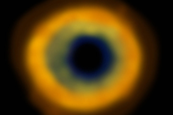オレンジの色合いを持つ深い側方空間のブラックホールのシミュレーション絶対的な黒の内部無限の質量 - 写真・画像