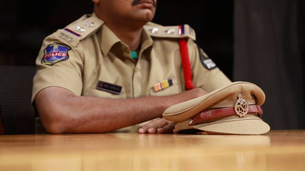 Indian Police Hat on the Table - Foto, Imagen