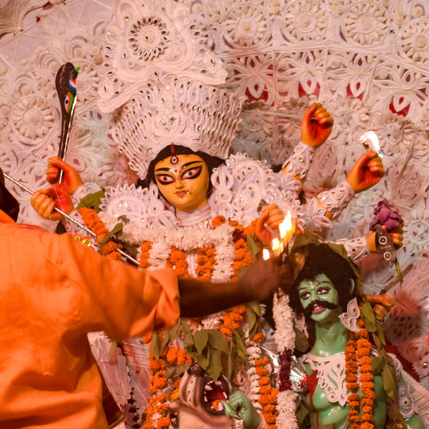 Déesse Durga avec un regard traditionnel en vue rapprochée à un Puja Kolkata du Sud, Durga Puja Idol, un plus grand festival hindou Navratri en Inde - Photo, image
