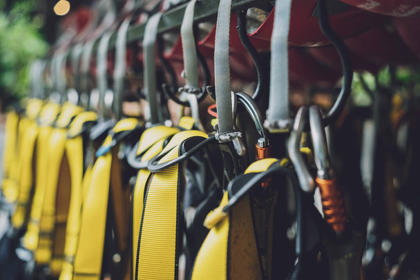 Rows of climbing safety ropes and carabiners and helmets. - Foto, Imagem
