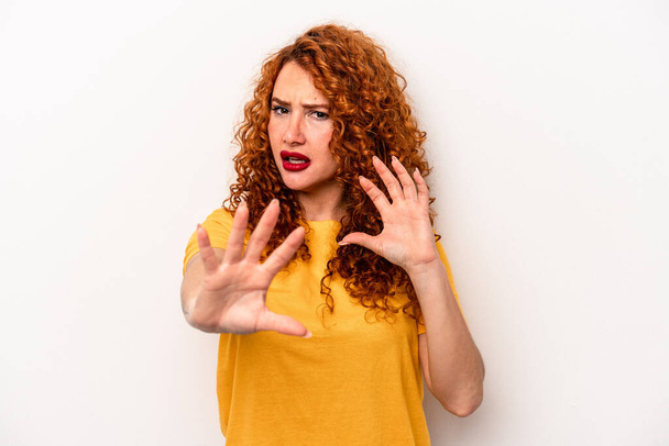 Young ginger caucasian woman isolated on white background being shocked due to an imminent danger - Фото, зображення